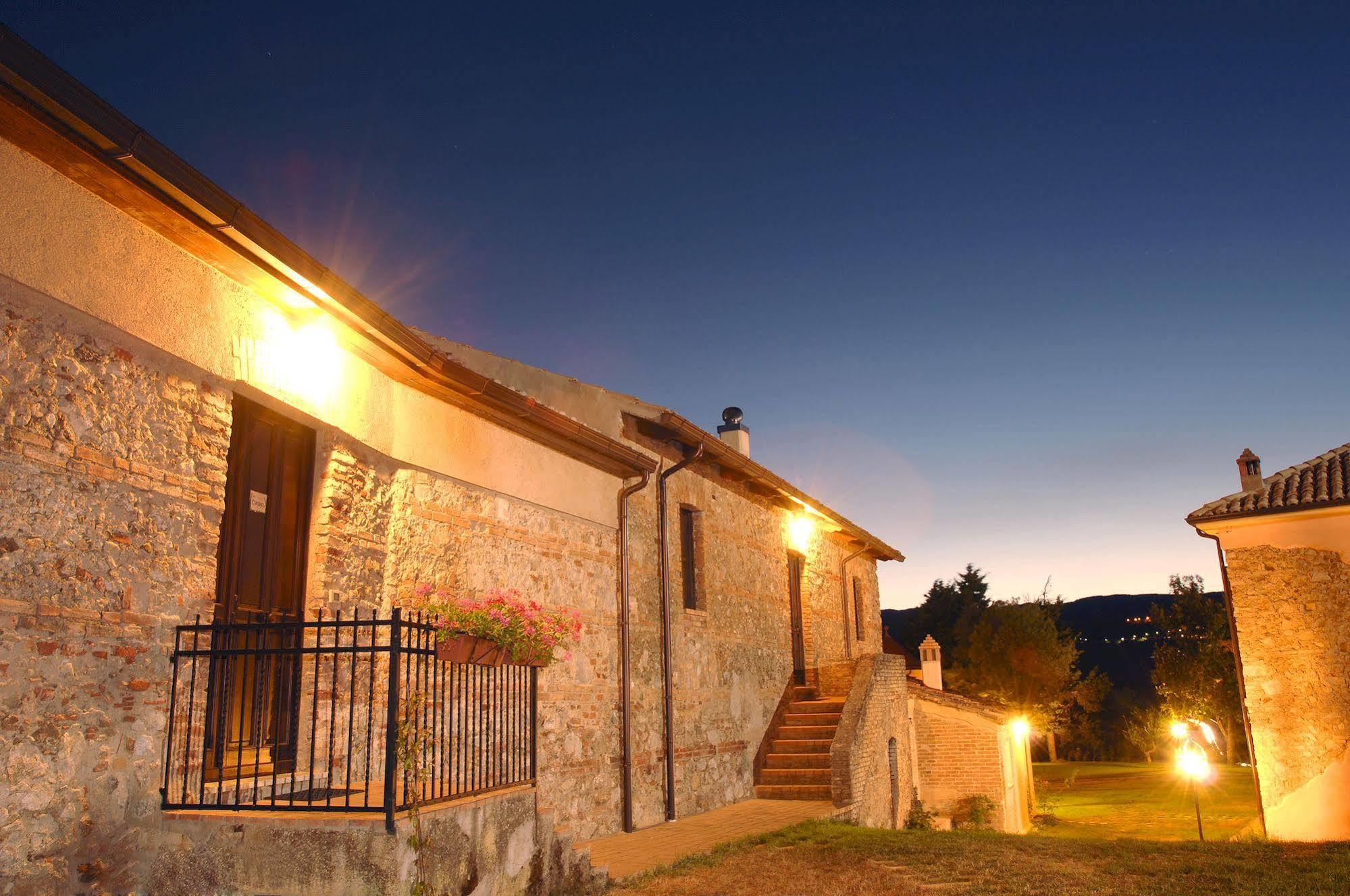 Agriturismo Due Torri Guest House Chiaravalle Centrale Exterior photo